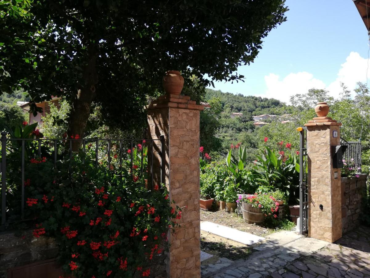 Agrifoglio B&B Con Giardino Aritzo Bagian luar foto