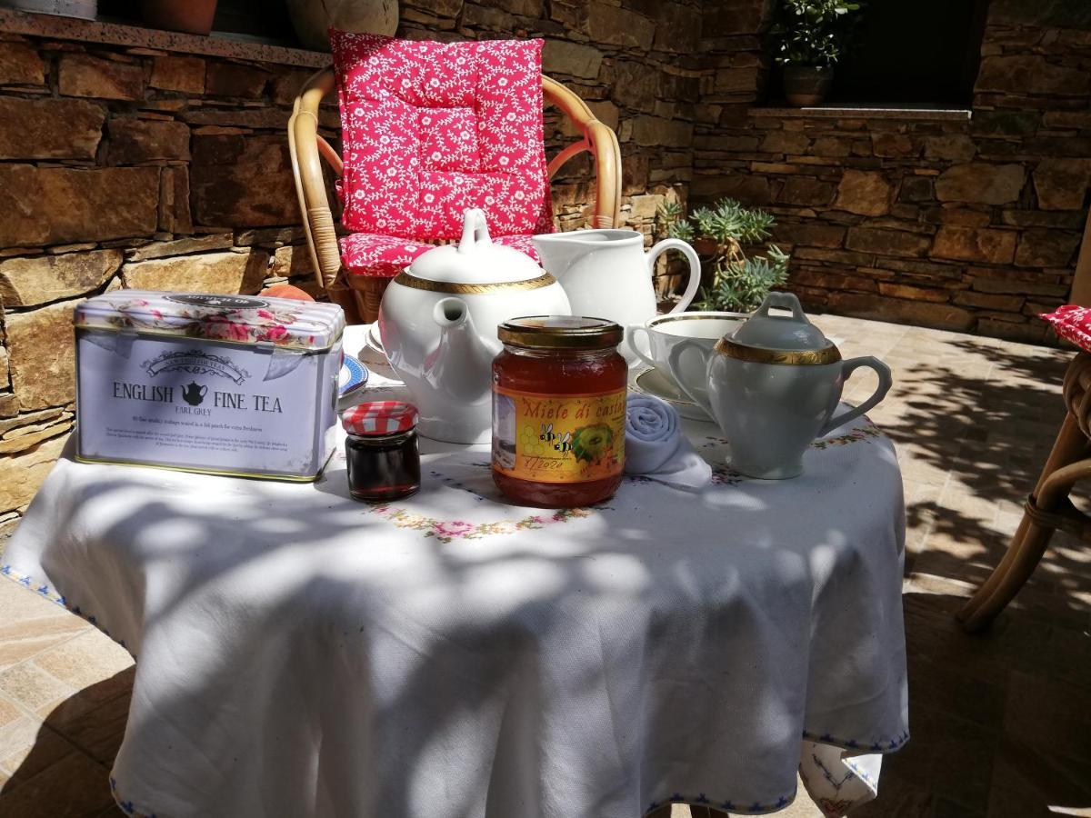 Agrifoglio B&B Con Giardino Aritzo Bagian luar foto