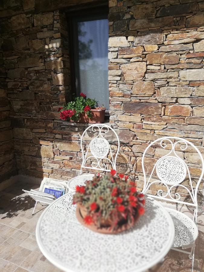 Agrifoglio B&B Con Giardino Aritzo Bagian luar foto