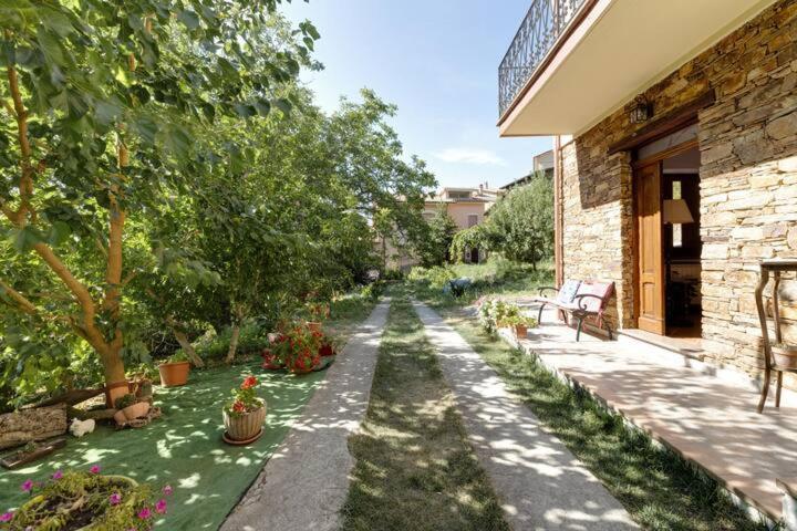 Agrifoglio B&B Con Giardino Aritzo Bagian luar foto