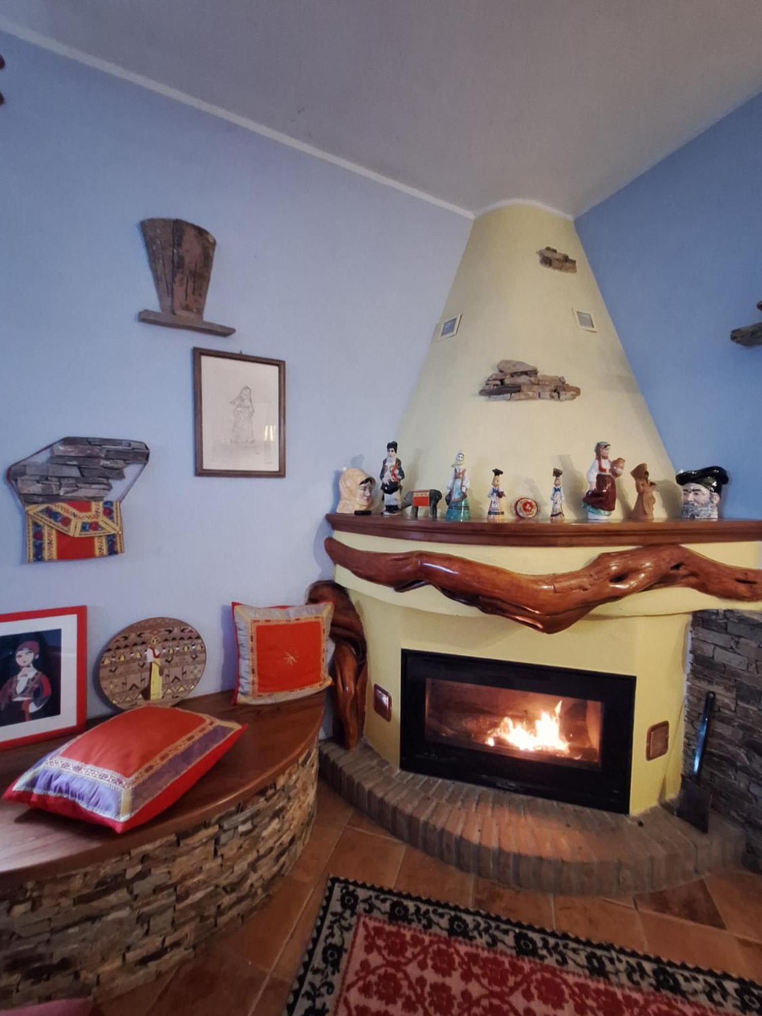 Agrifoglio B&B Con Giardino Aritzo Bagian luar foto